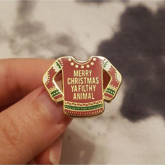 🎄Merry Christmas you filthy animal enamel pin - Picture 2 of 12